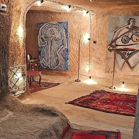 Dancing Cloud Art House