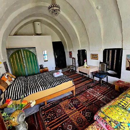 Otel Dancing Cloud Art House