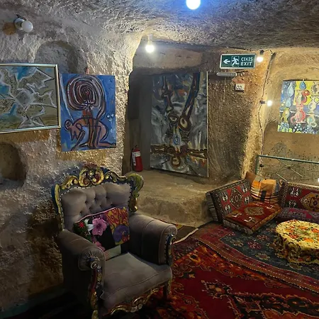 Dancing Cloud Art House