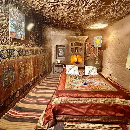 Dancing Cloud Art House Hotel