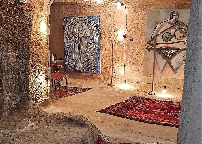 Dancing Cloud Art House