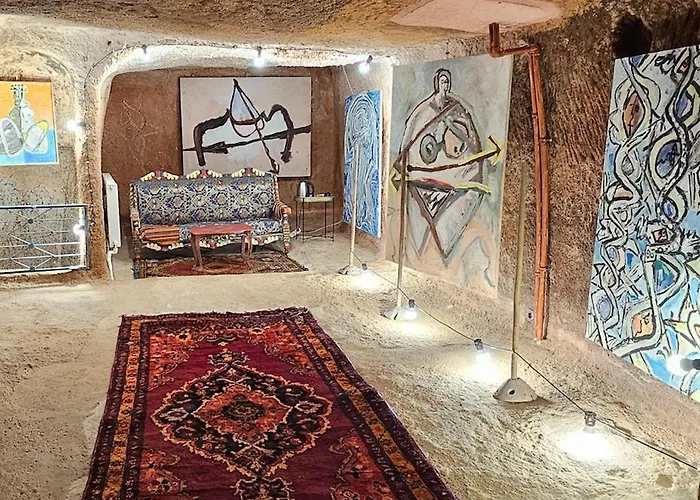 Dancing Cloud Art House